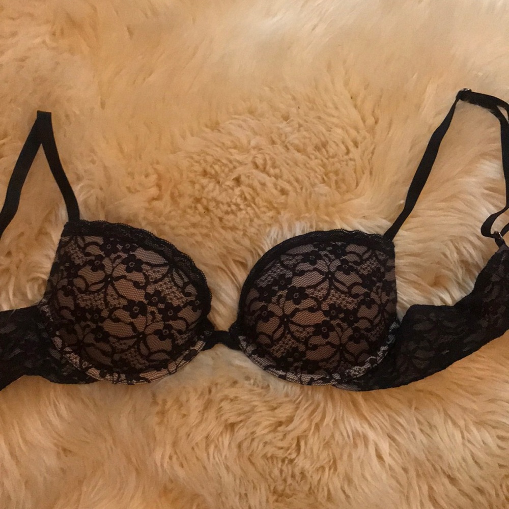 Black lace bra. 34A